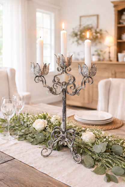 Candelabro Nero Anticato A Cinque Candele Con Foglie