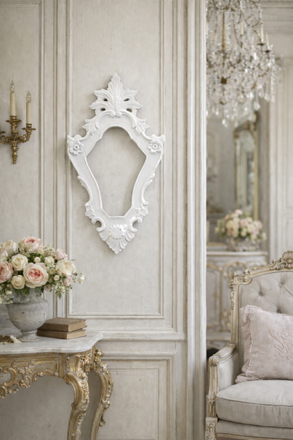 Cornice Con Punta A Foglia E Fiori