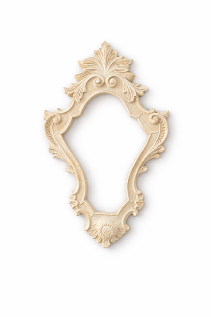 Cornice Con Decori Foglie E Riccioli