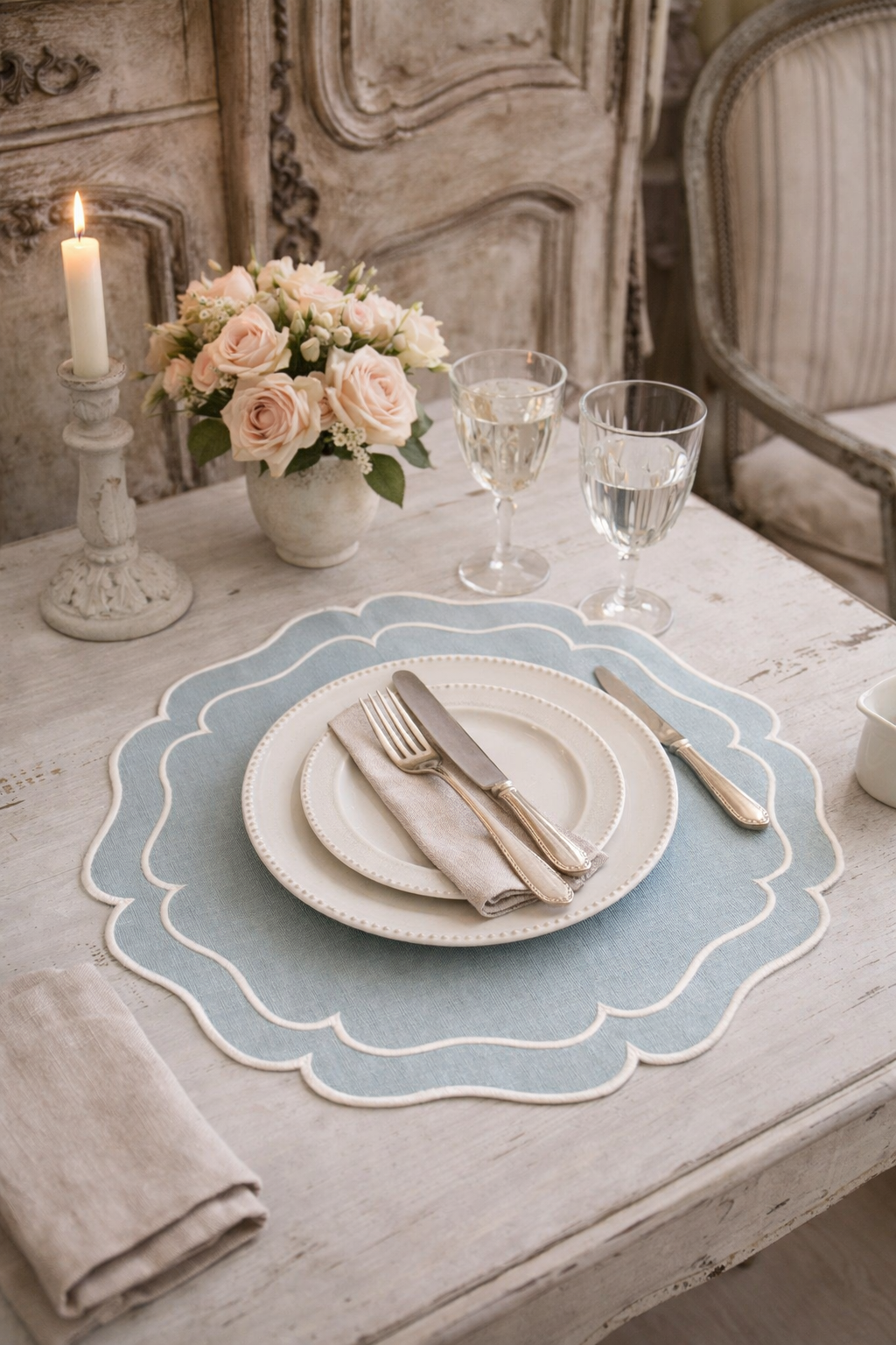 Tovaglietta Rotonda Lino Ricamata Azzurro/ Bianco