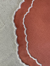 Carica l&#39;immagine nel visualizzatore di Gallery, Tovaglietta  Rosa Pesca/Bianco Double Idrorepellente
