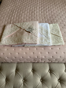 Lenzuola Con Pizzo Ricamato