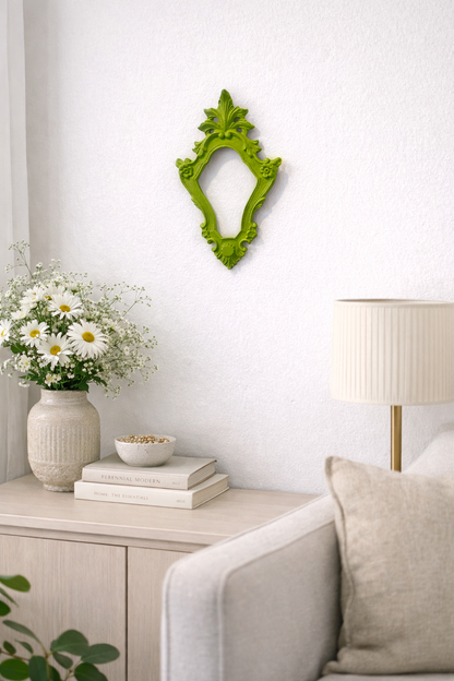 Cornice Con Punta A Foglia E Fiori Verde Acido