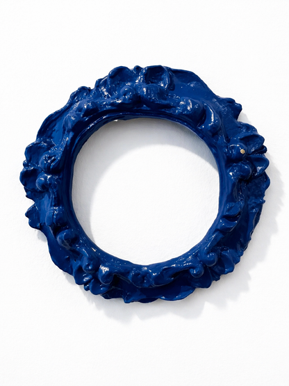 Cornice Rotondo Bluette Con Decori Lavorati Avorio Patina Antica