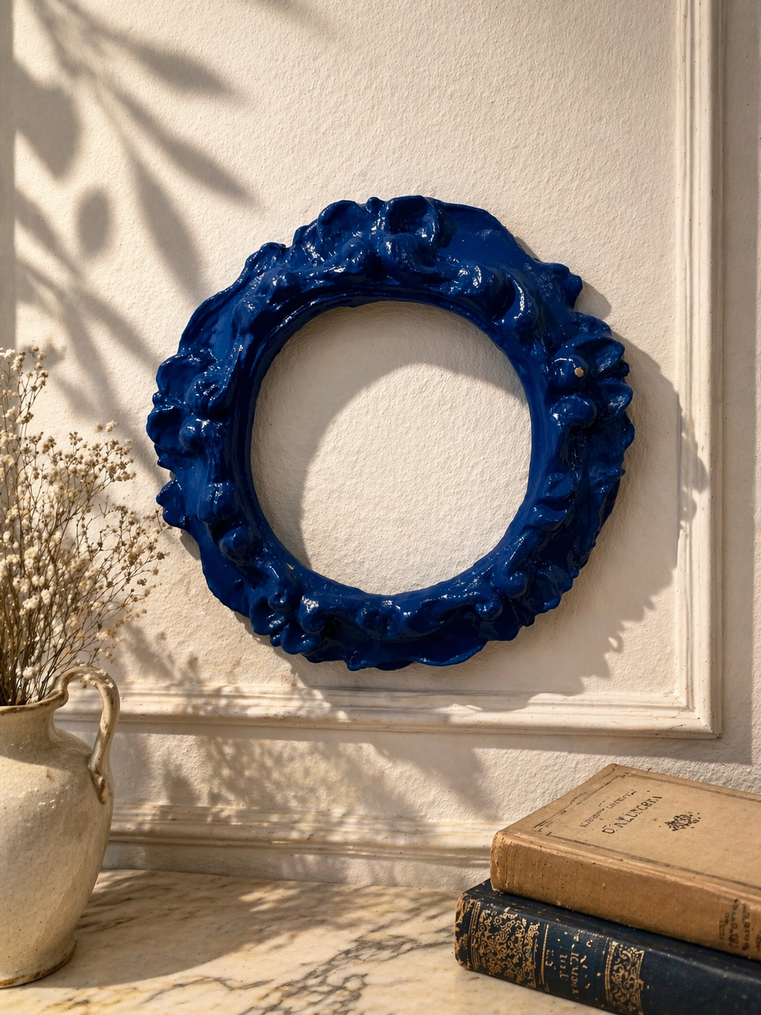 Cornice Rotondo Bluette Con Decori Lavorati Avorio Patina Antica