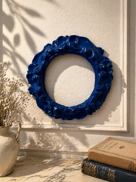 Cornice Rotondo Bluette Con Decori Lavorati Avorio Patina Antica