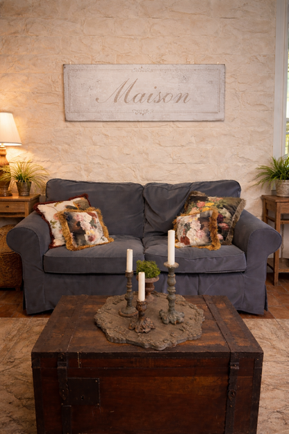Insegna Scritta "MAISON" Bianca Con Patina Antica
