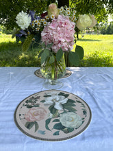 Carica l&#39;immagine nel visualizzatore di Gallery, Tovaglietta Americana Vinile Rotonda Con Decoro Floreale
