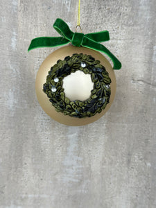 Decoro Sfera Oro Con Ghirlanda E Fiocco