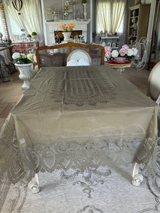 Tovaglia In Vinile Beige Scuro  Con Pizzo