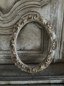 Cornice Ovale Con Decori