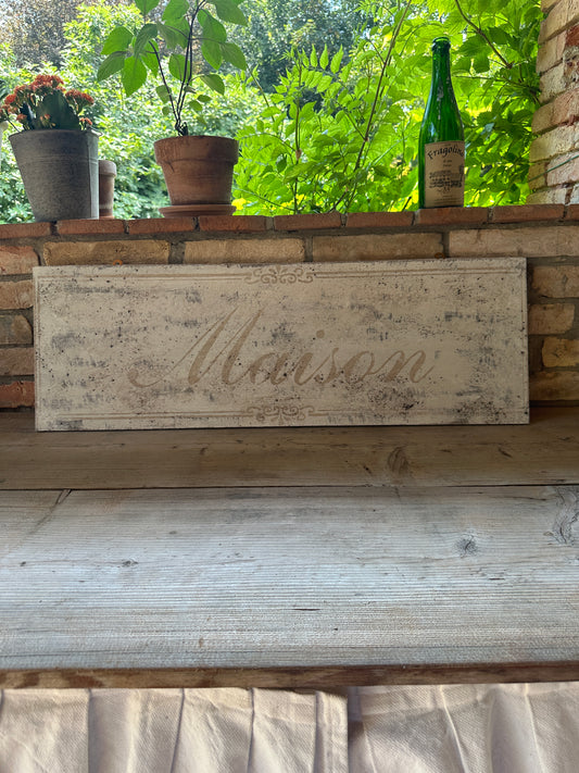 Insegna Scritta "MAISON" Bianca Con Patina Antica