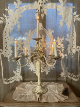 Carica l&#39;immagine nel visualizzatore di Gallery, Candeliere A Cinque Con Fiori
