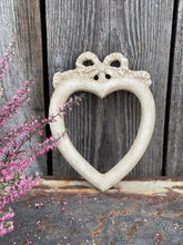 Carica l&#39;immagine nel visualizzatore di Gallery, Cornice A Cuore Nodo D&#39;Amore
