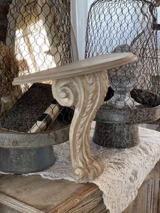 Mensola Stondata  Con Capitello Decorato