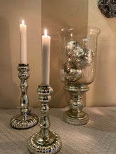 Carica l&#39;immagine nel visualizzatore di Gallery, Candelabro Argento Con Scalantura
