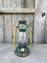 Carica l&#39;immagine nel visualizzatore di Gallery, Lanterna  Ad Olio Vintage
