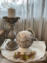 Carica l&#39;immagine nel visualizzatore di Gallery, Candelabro Con Decori
