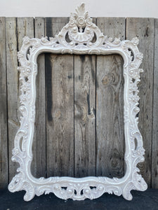 Cornice Decorato Con Punta Lavorata A Conchiglia E Foglia