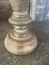 Carica l&#39;immagine nel visualizzatore di Gallery, Candelabro Legno Naturale e Oro

