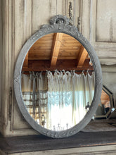 Carica l&#39;immagine nel visualizzatore di Gallery, Specchio Con Punta Decorata A Ghirlanda
