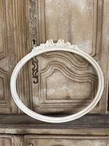 Cornice Orizzontale  Con Punta Decorata A Fiocco