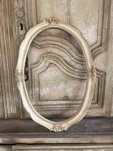 Cornice Ovale Con Decori Rotondi
