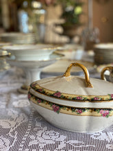 Carica l&#39;immagine nel visualizzatore di Gallery, Servizio Piatti Antico Limoges Con Decori Floreali
