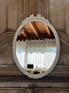 Specchio Verticale Ovale Con Punta Decorata E Fiocco