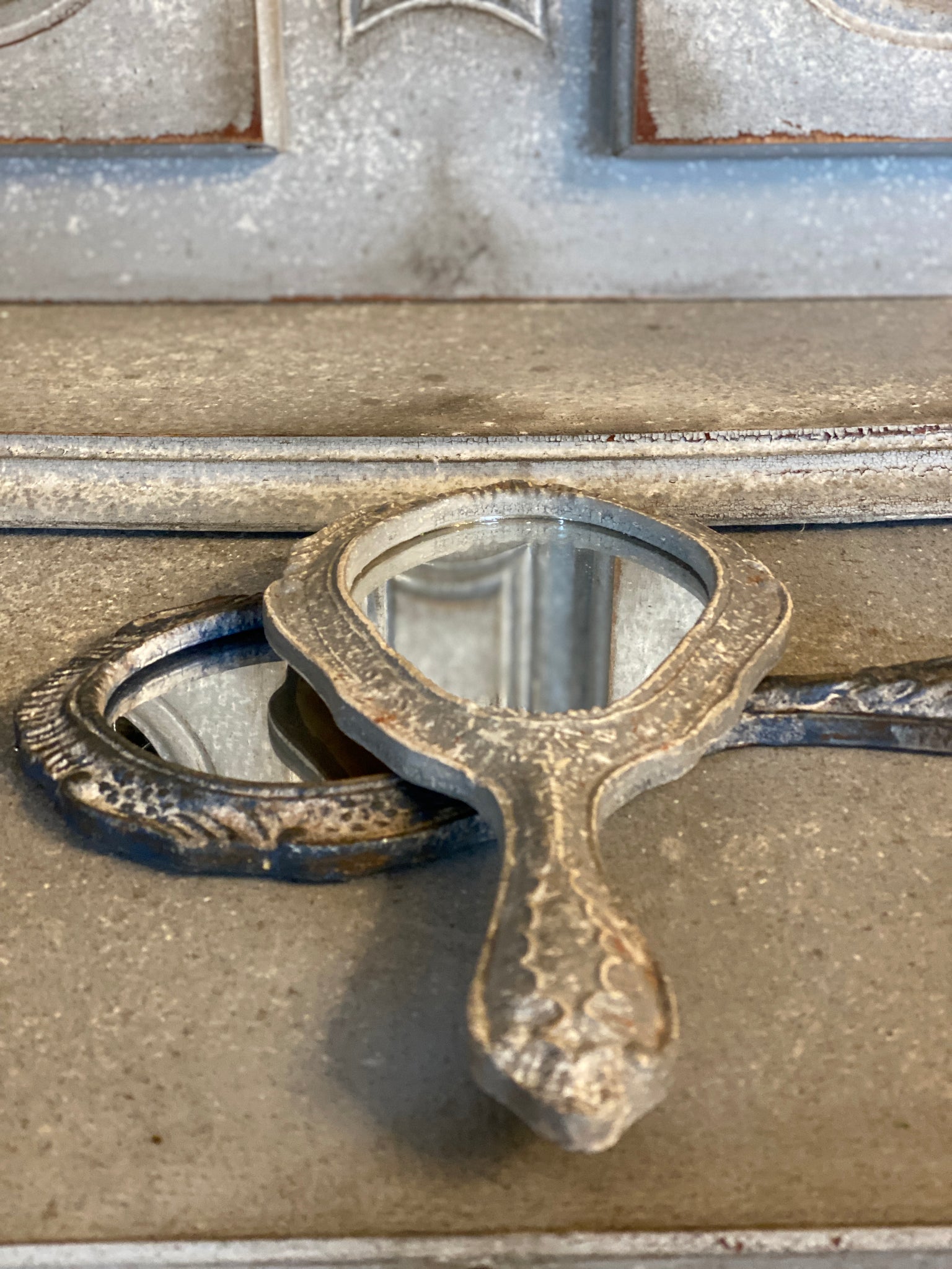 Specchio Ovale Decorato Con Manico – Shabby Barn