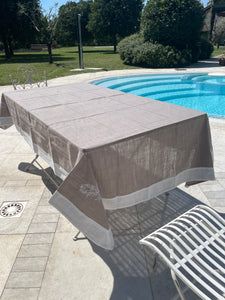 Tovaglia  Provenzale Elegance Tortora Con Bordo Bianco