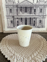 Carica l&#39;immagine nel visualizzatore di Gallery, Vaso Con Decoro Cuore
