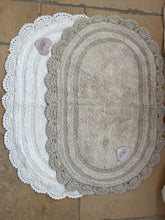 Carica l&#39;immagine nel visualizzatore di Gallery, Tappeto Bagno Con Crochet Ovale
