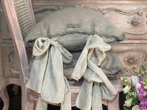 Cuscino Boudoir In Lino Sale  Con Fiocchi Laterali