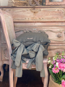 Cuscino Boudoir In Lino Sale  Con Fiocchi Laterali