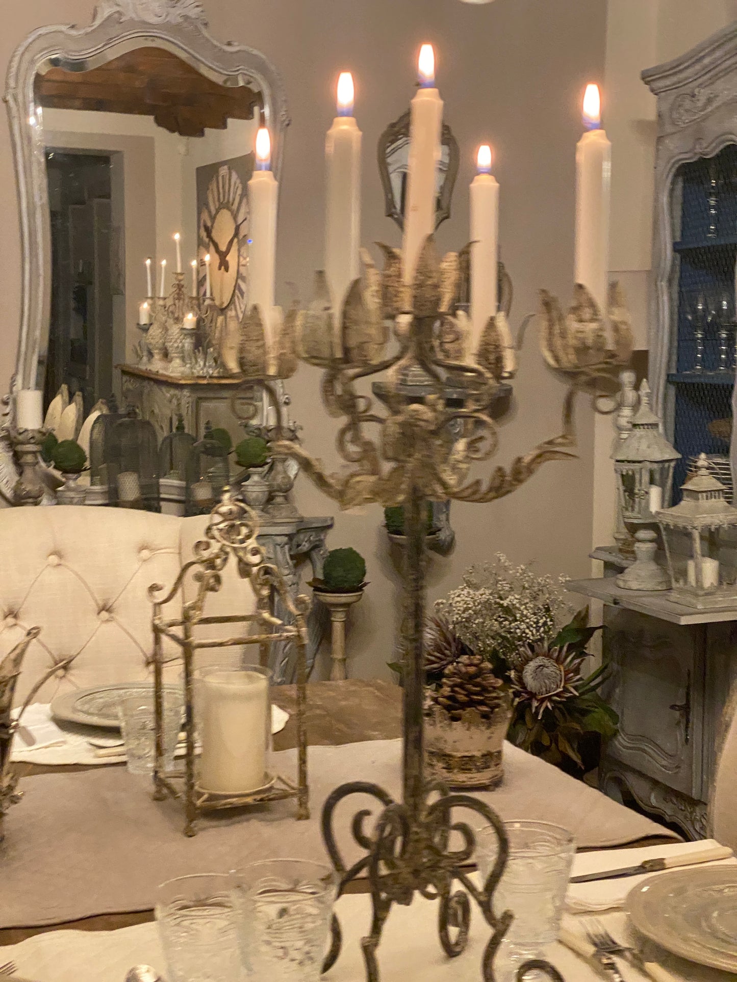 Candelabro A Cinque Candele Con Foglie