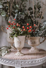 Carica l&#39;immagine nel visualizzatore di Gallery, Vaso A Coppa Decorativo Con Manici
