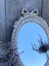 Carica l&#39;immagine nel visualizzatore di Gallery, Specchio Nodo D&#39;Amore Ovale Verticale Foglia Argento
