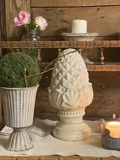 Pigna Con Piedistallo E Conchiglie