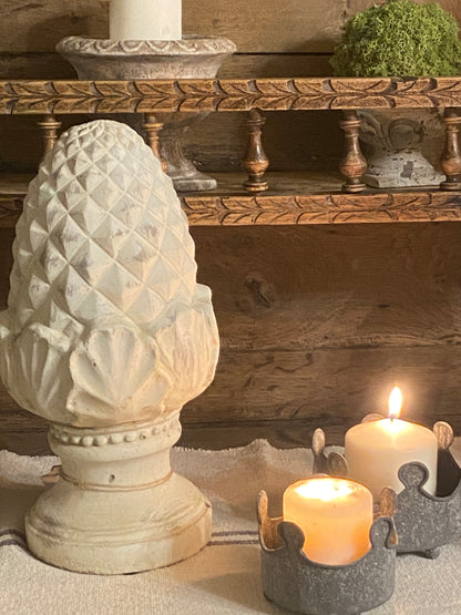 Pigna Con Piedistallo E Conchiglie