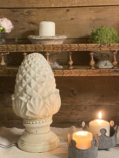 Pigna Con Piedistallo E Conchiglie