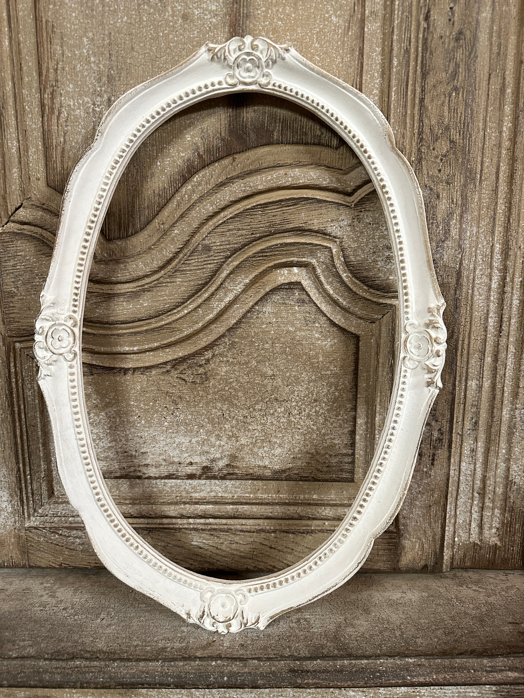 Cornice Ovale Con Decori Rotondi