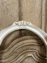 Carica l&#39;immagine nel visualizzatore di Gallery, Cornice Ovale Con Decori Rotondi
