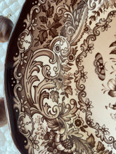 Load image into Gallery viewer, Piatto Da Portata  Marrone Old England Con Decorazione Floreale
