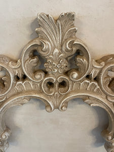 Cornice Verticale  Ovale Con Decoro Floreale E Conchiglia