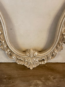 Cornice Verticale  Ovale Con Decoro Floreale E Conchiglia