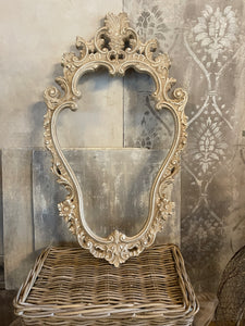 Cornice Verticale  Ovale Con Decoro Floreale E Conchiglia