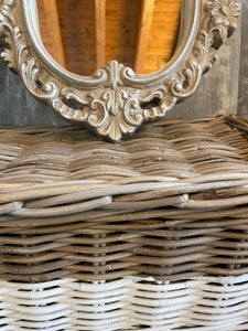Specchio Verticale Ovale Con Decoro Floreale E Conchiglia