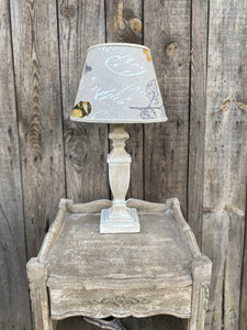 Lampada in legno piccola con paralume disegno uccelli