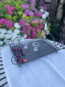 Etagere Con Un Ripiano Decorata